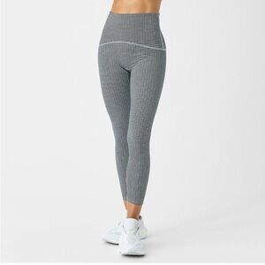 Spanx Booty Boost Active Sculpting Leggings Sz L, Navy White Houndstooth